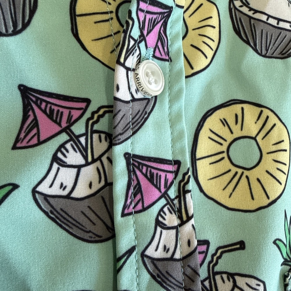 Chubbies Button Down Shirt Mens Large Excellent Pineapple/Coconut Tropical Print - Picture 3 of 11